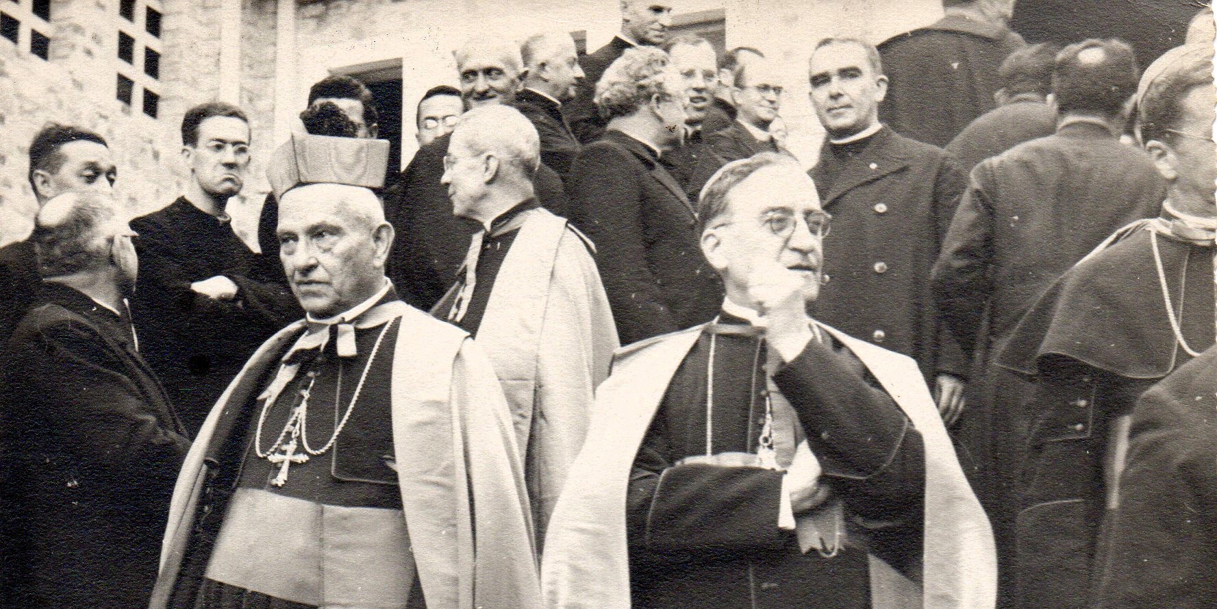Monseñor Ismael Perdomo, ca. 1927. Colección fotográfica, Archivo Histórico Arquidiocesano.