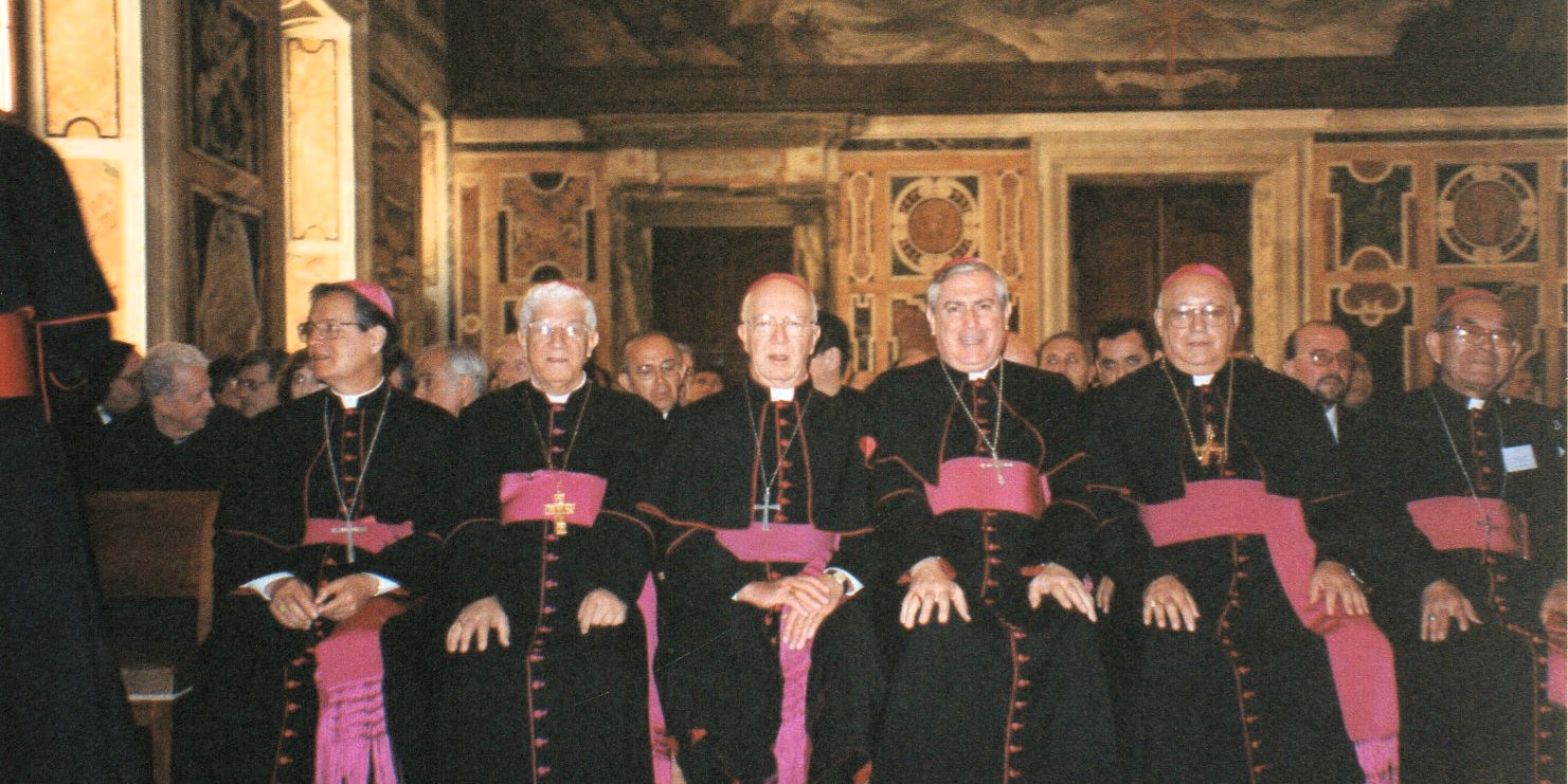 Grupo de obispos y cardenales colombianos en Roma, 1997. Colección Pedro Rubiano Sáenz, Archivo Histórico Arquidiocesano. AFH PRS 01 275.